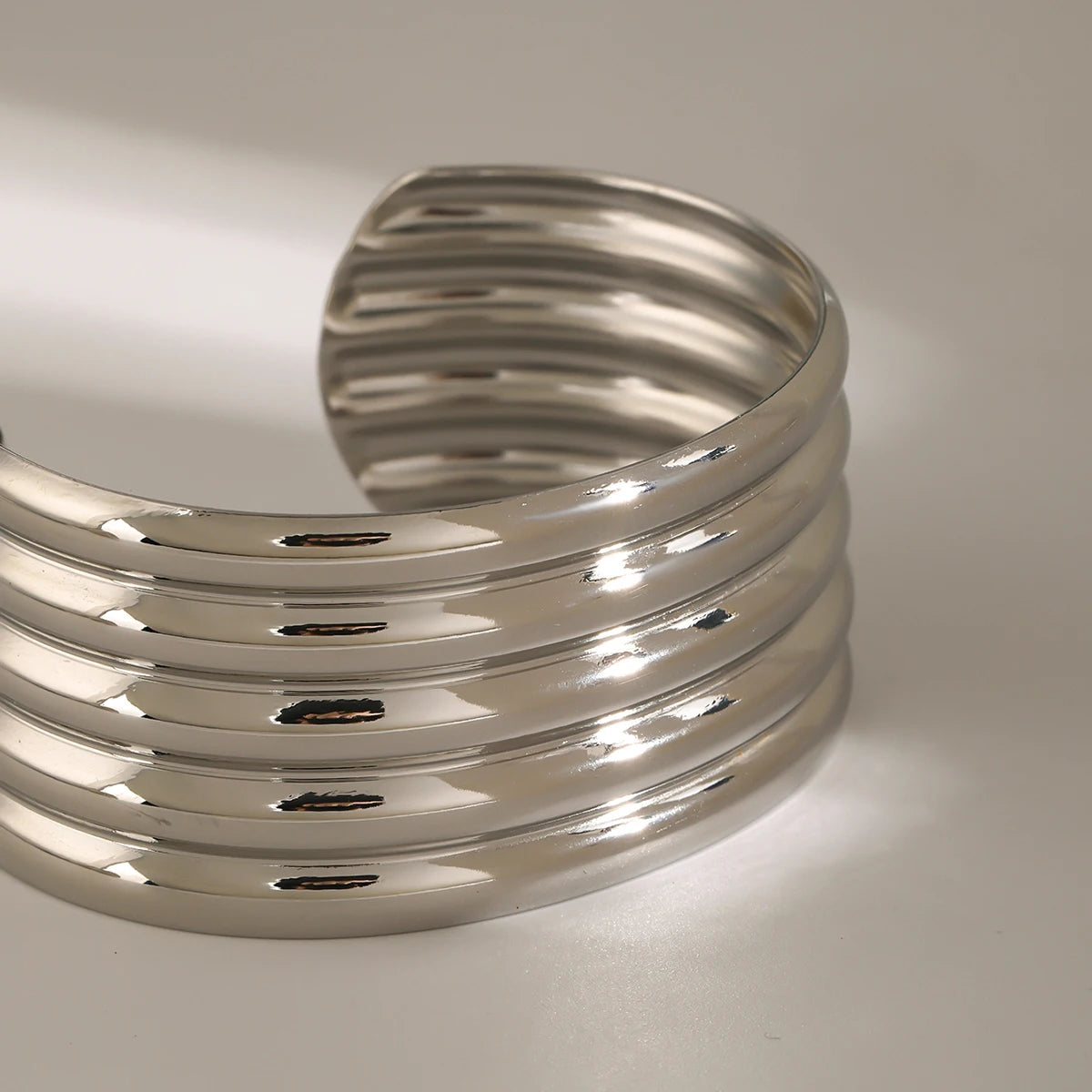 KIKA Luxury Stainless Steel Statement Gold Color Cuff Bracelet Bangle Metal Texture Temperament Fashion Waterproof Jewelry