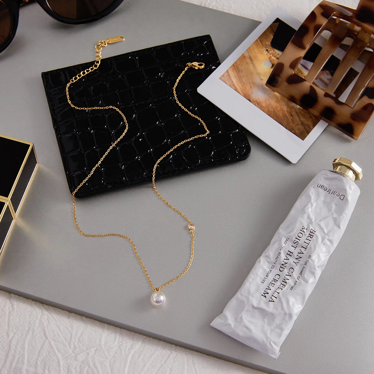 Kika Elegant Pearl Pendant Necklace White Round Zircon
