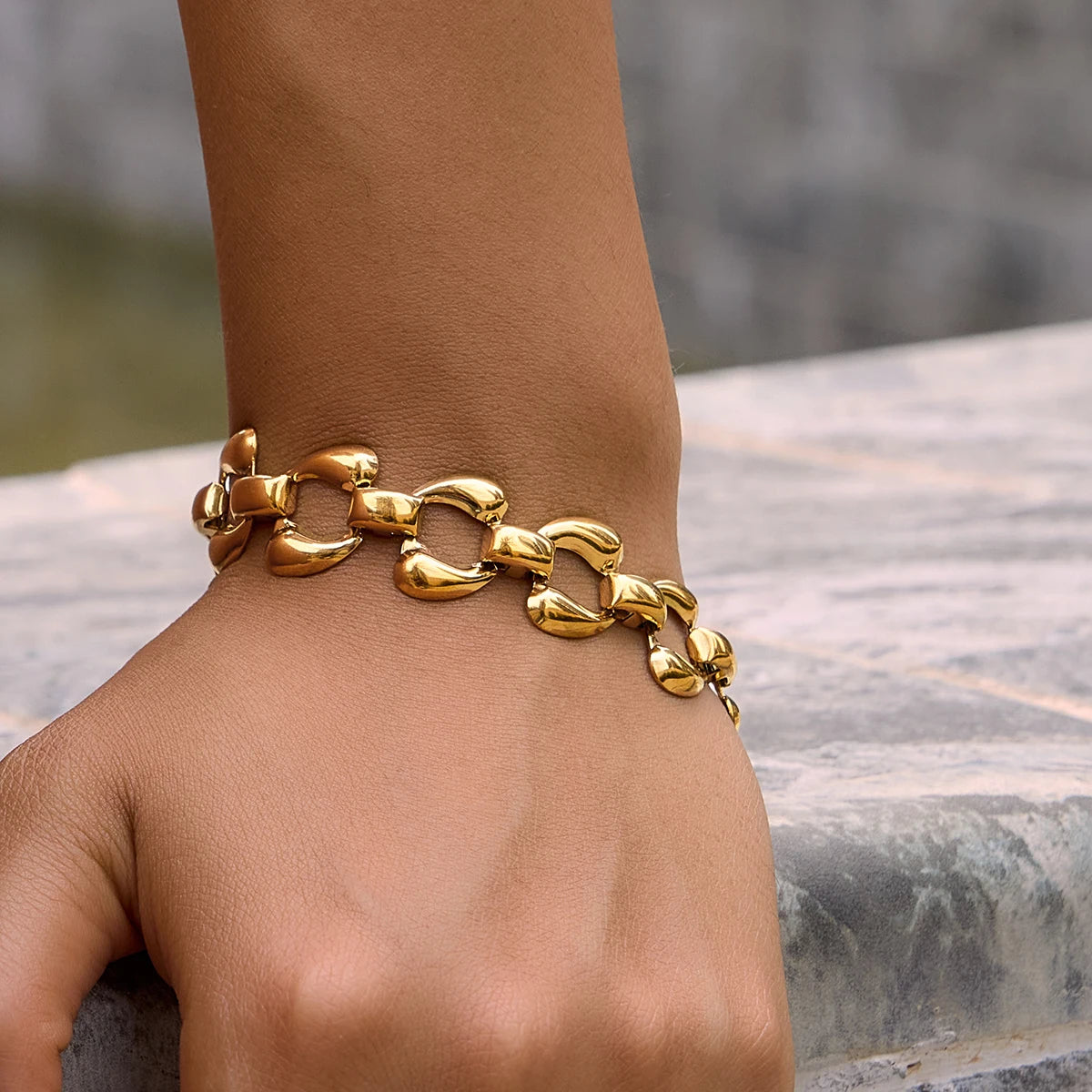 Kika Minimalist Geometric Irregular Hollow Chain Bracelet
