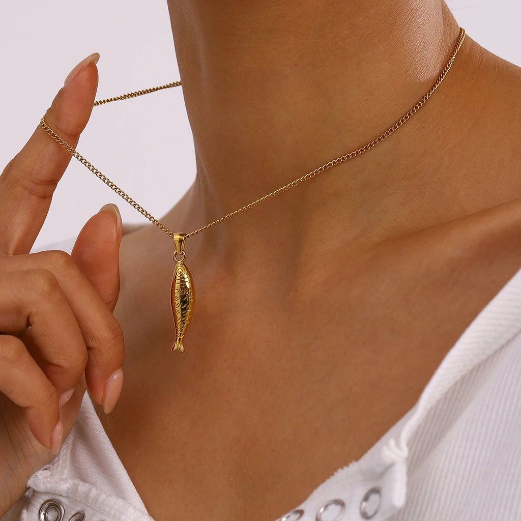 Kika Minimalism Articulated Fish Necklace