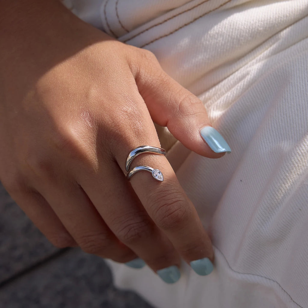 Kika Delicate steel color Snake Shape Double Layered Open Ring