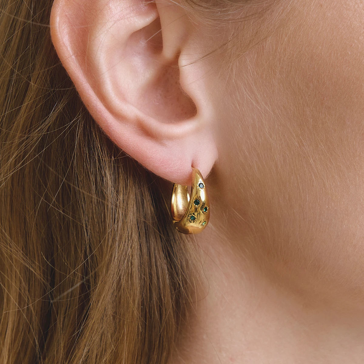 Earring With White Rhinestone