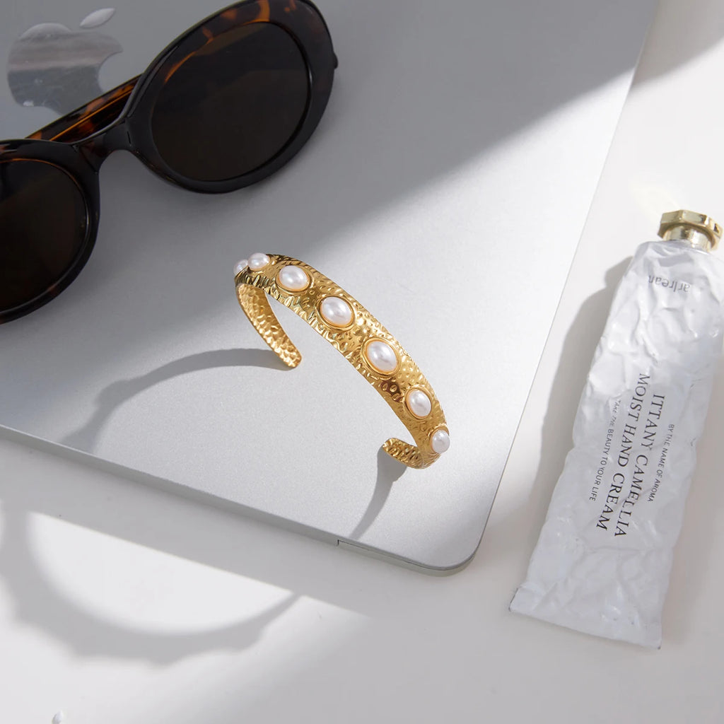 Classic Wide Hammer Patterned Imitation Pearl Opening Bracelet
