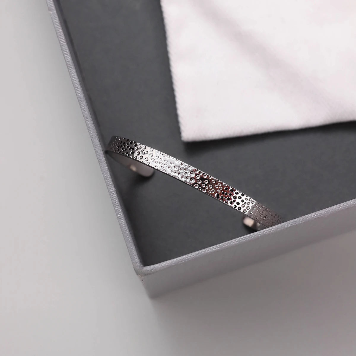 Retro Sawtooth Pattern Smearing Bracelet
