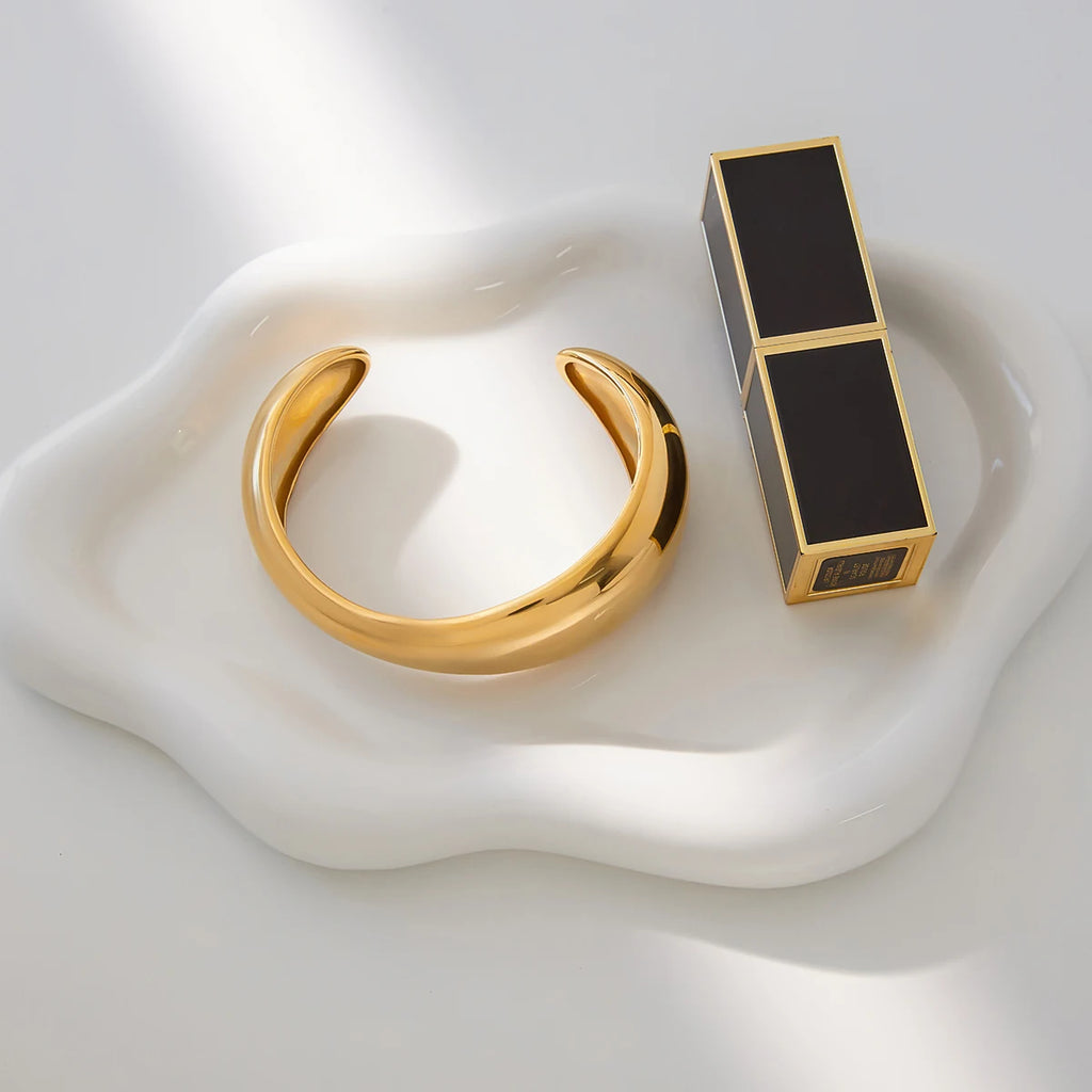 Kika Minimalist Circular Bracelet