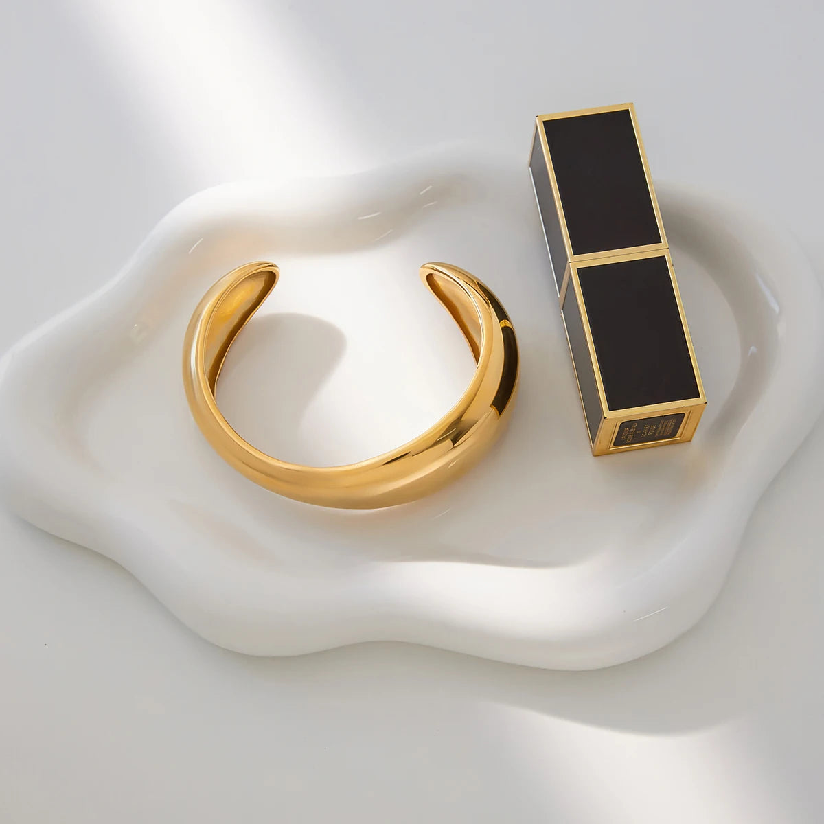 Kika Minimalist Circular Bracelet