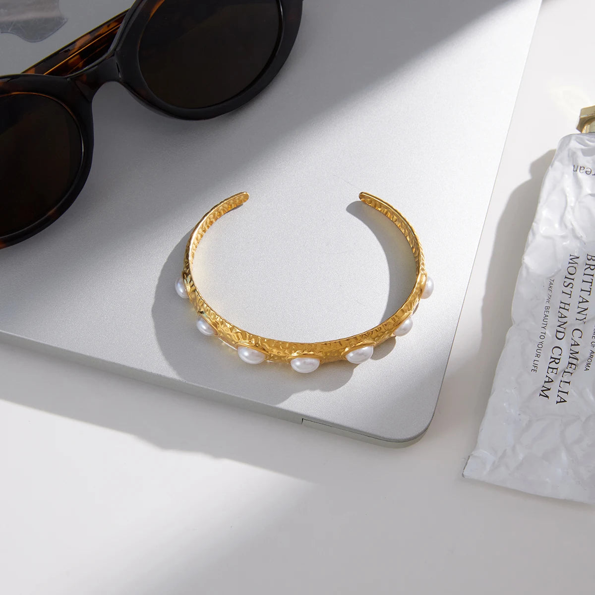 Classic Wide Hammer Patterned Imitation Pearl Opening Bracelet