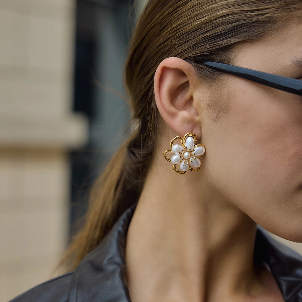 Kika Elegant Imitation Pearl Flower Stud Earrings