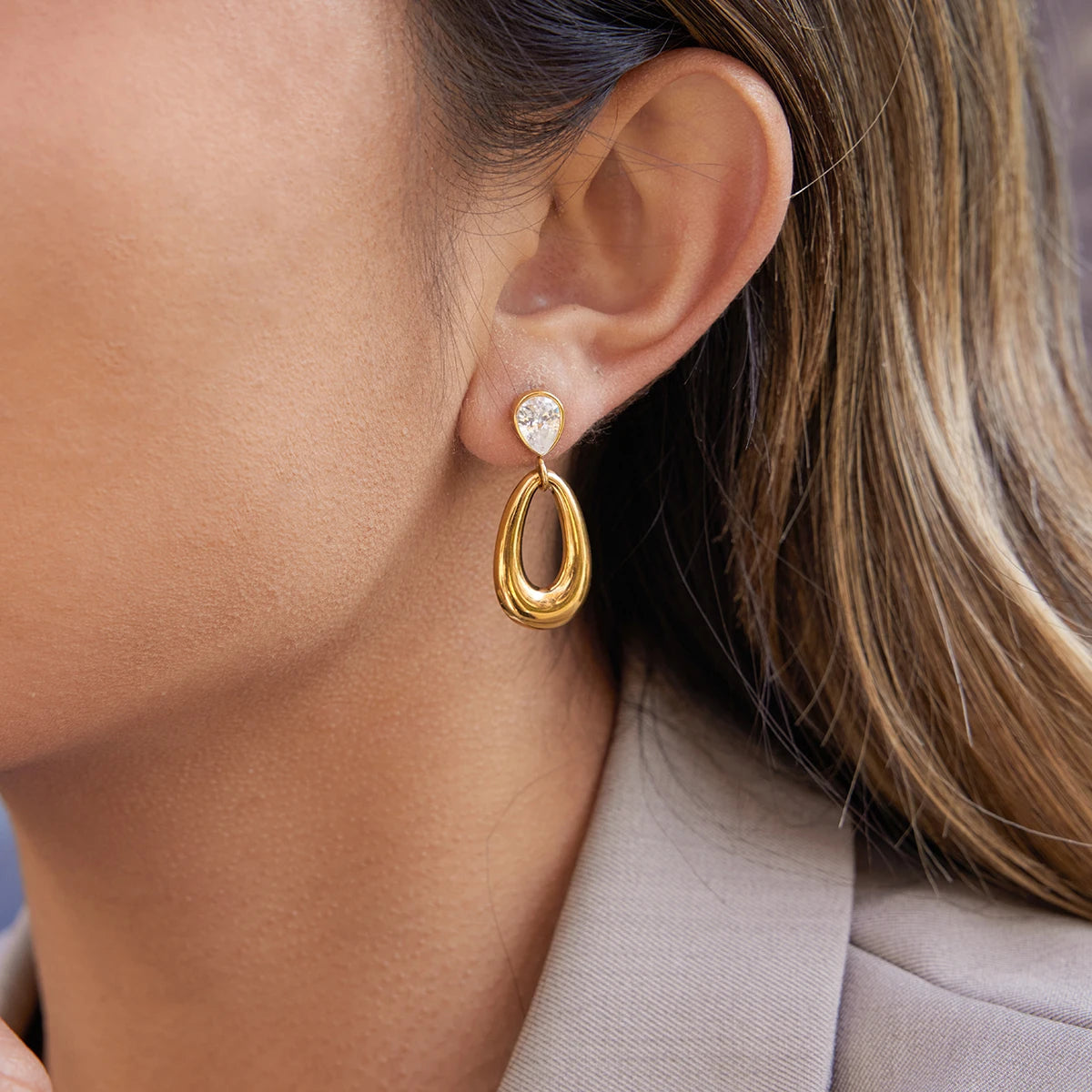 Kika Water Drop Shaped Hollow Pendant Earrings