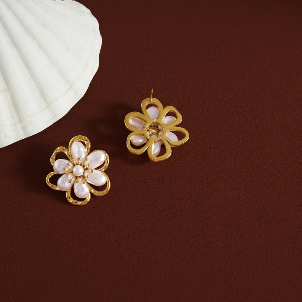Kika Elegant Imitation Pearl Flower Stud Earrings