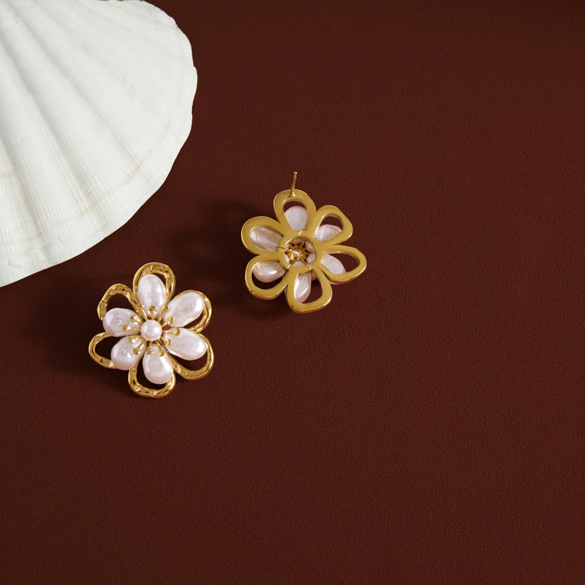 Kika Elegant Imitation Pearl Flower Stud Earrings