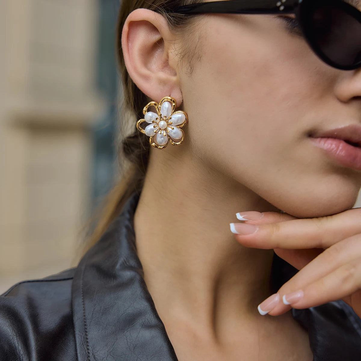 Kika Elegant Imitation Pearl Flower Stud Earrings