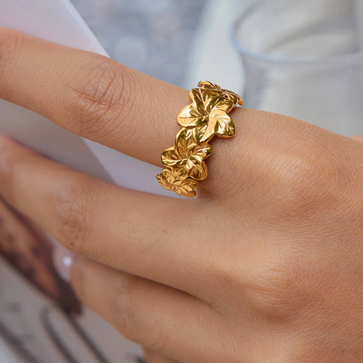 Kika Minimalist Flower Ring Stackable