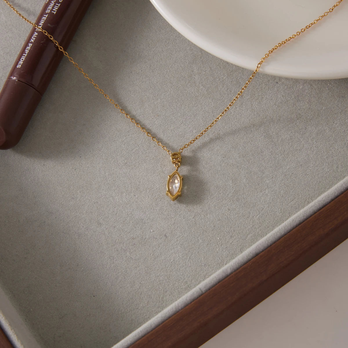 Kika Round Horse Eye Shape Zircon Pendant Necklace
