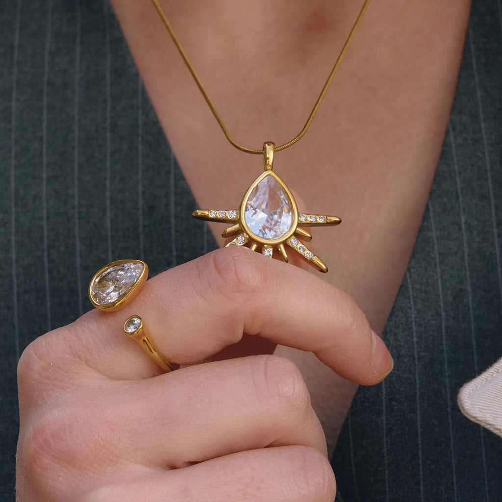 Kika White Drop-Shaped Zircon Star Pendant With Snake Bone Chain