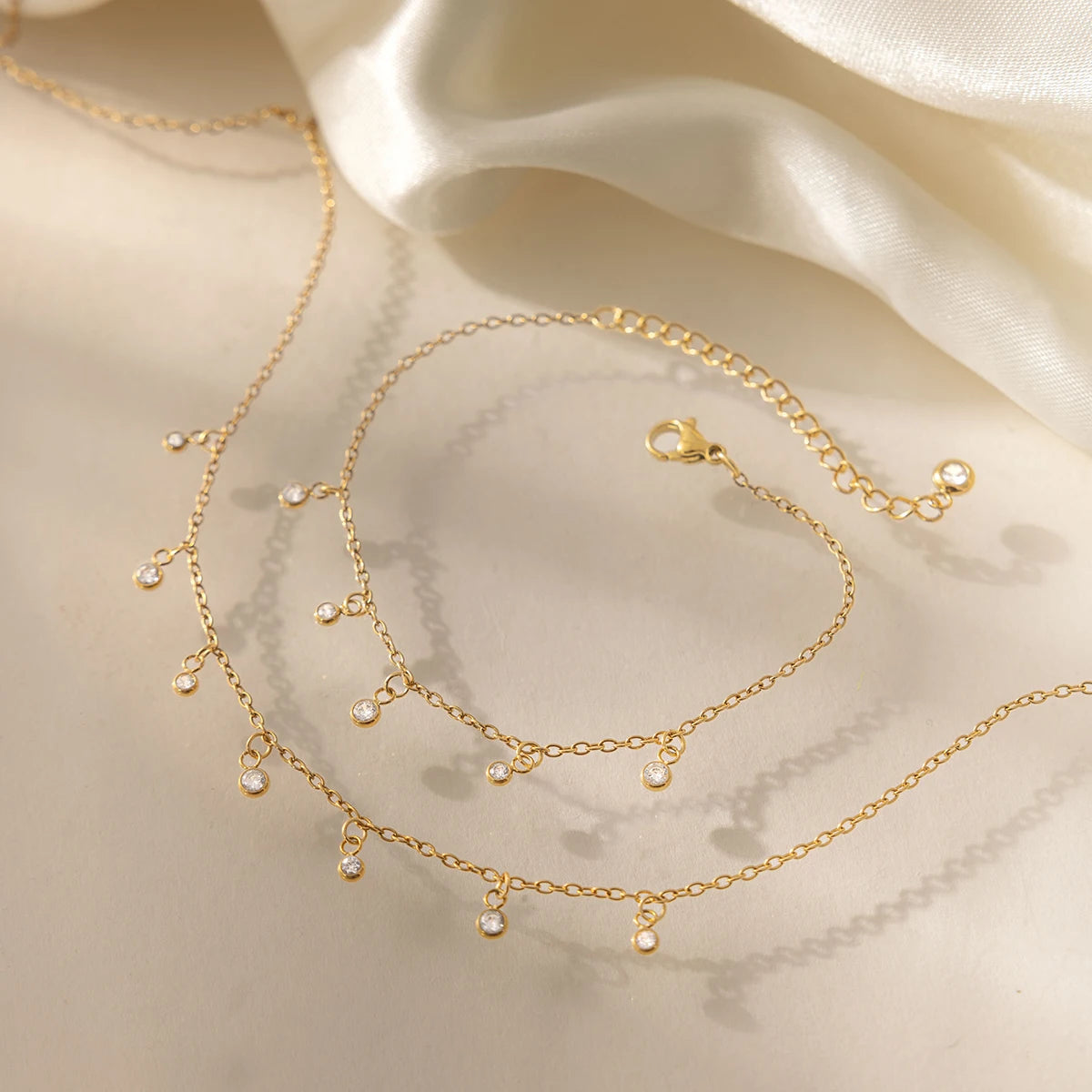 Kika Gold Plated Classic Zircon Heart-shaped Double-ring Interlocking Pendant Necklace