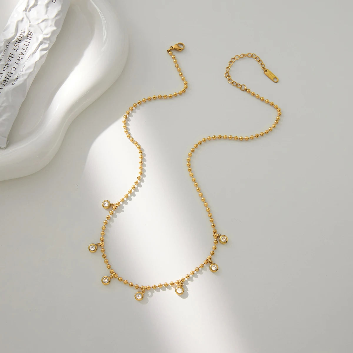 Kika Simple Classic Round White Zircon Pendant Necklace