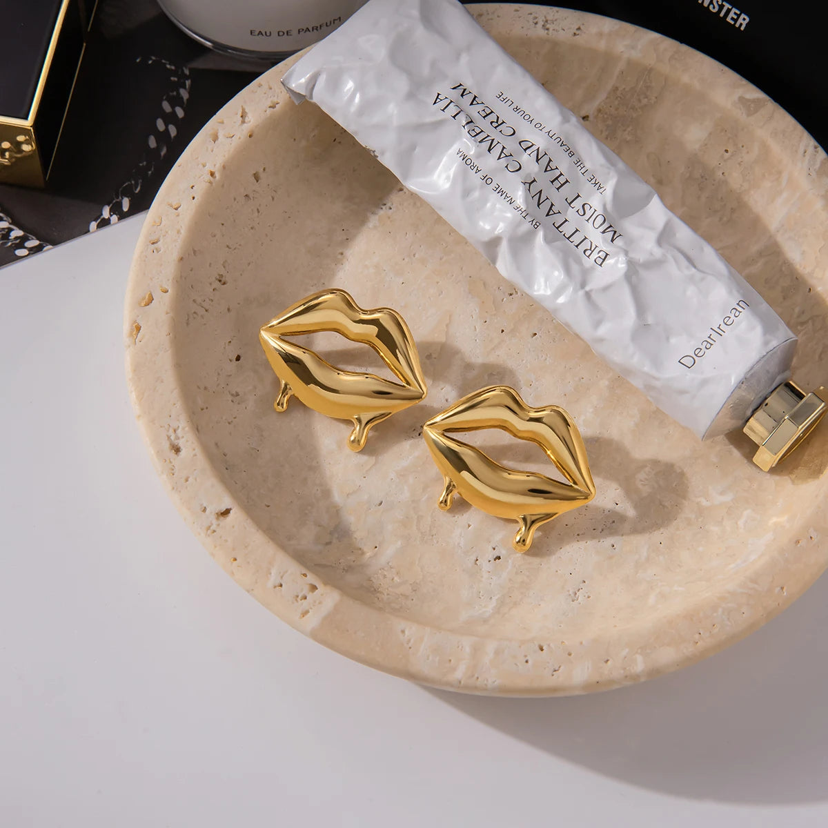 Kika Sweet And Romantic 18K Gold Liquid lip Shape Design Earrings