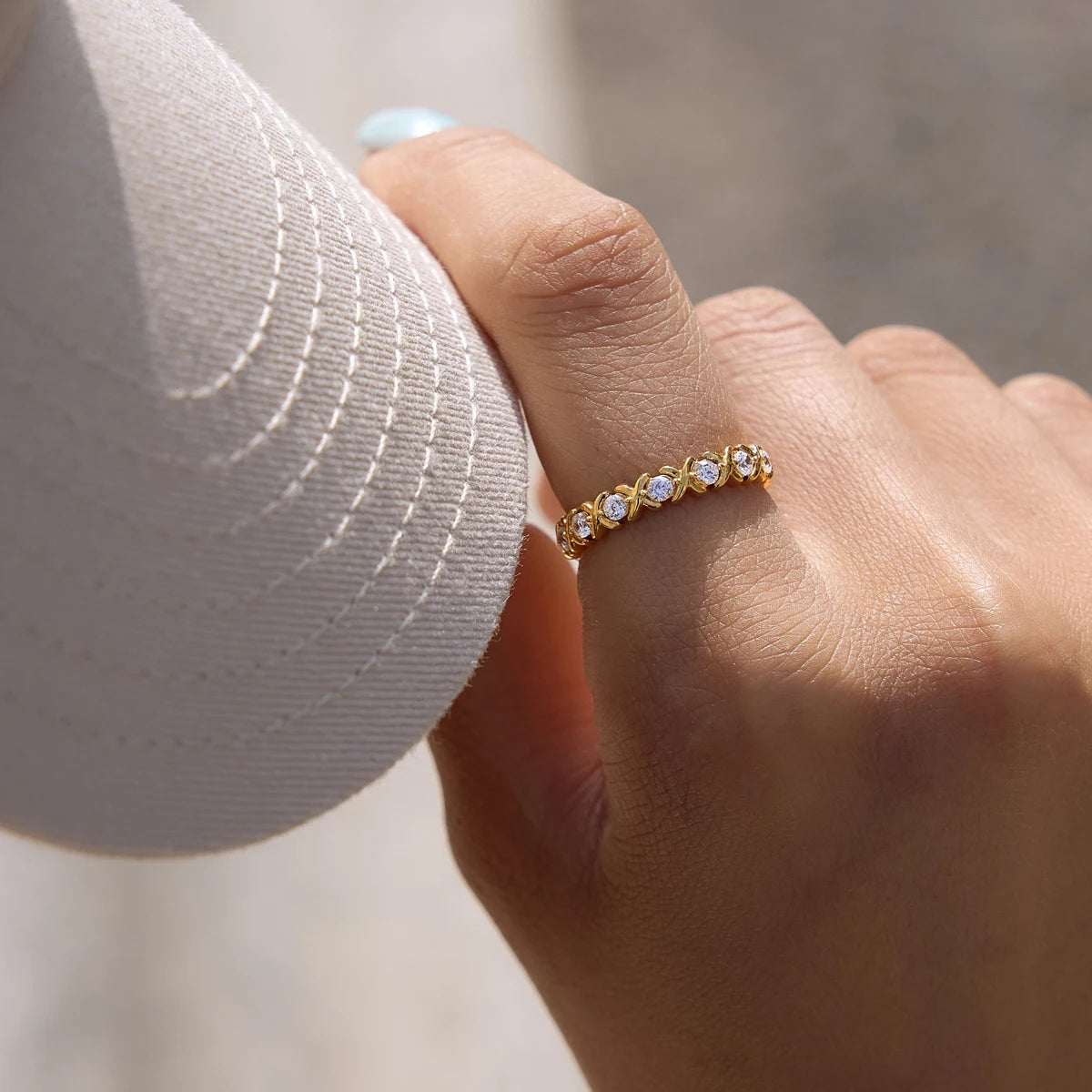 Kika Delicate Round Zircon X-Crossed Ring 18K PVD Gold Plated Stainless Steel Rings