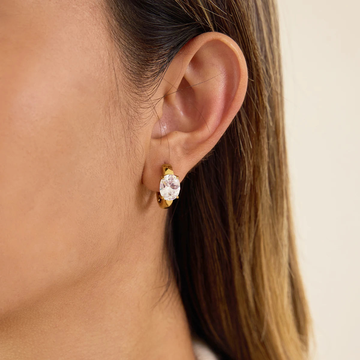 Kika Minimalist Classic  Inlay Droplet Shaped Zircon Ear Clip