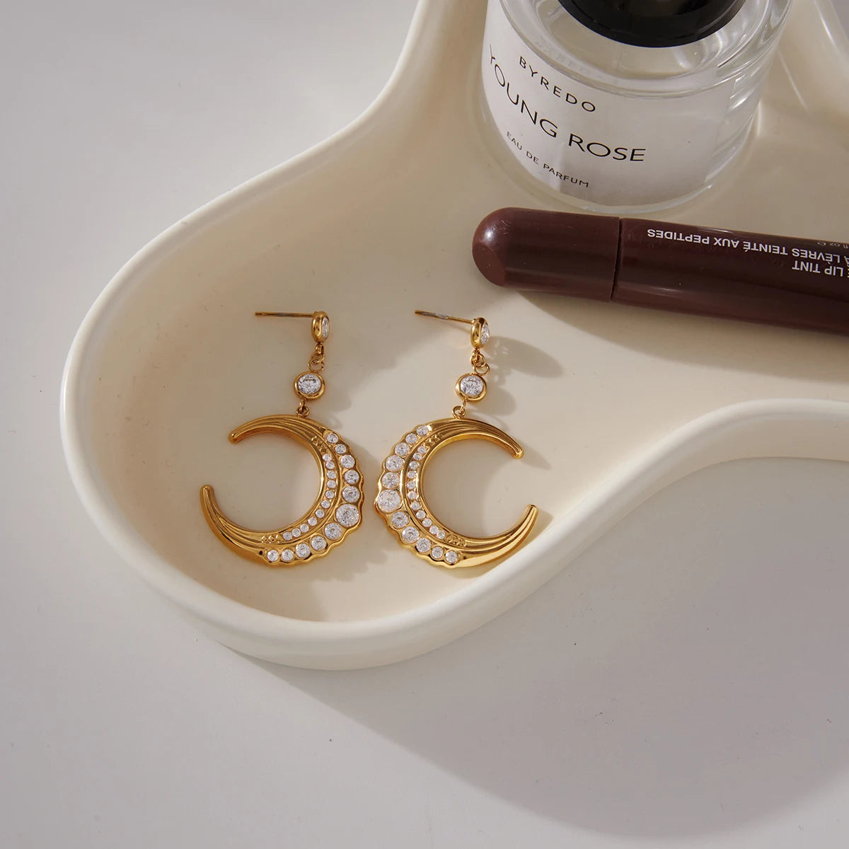 White Round Zircon Moon Shape Pendant Earrings