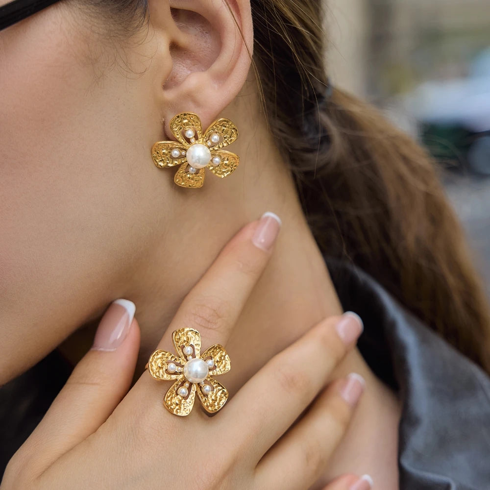 Kika Elegant Imitation Pearl Flower Earrings