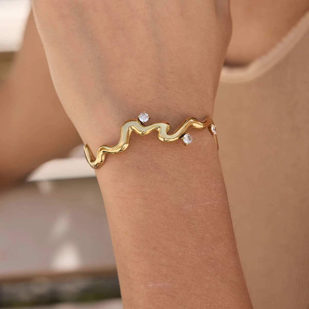 Kika Round Zircon Wave Shape Cuff Bracelet