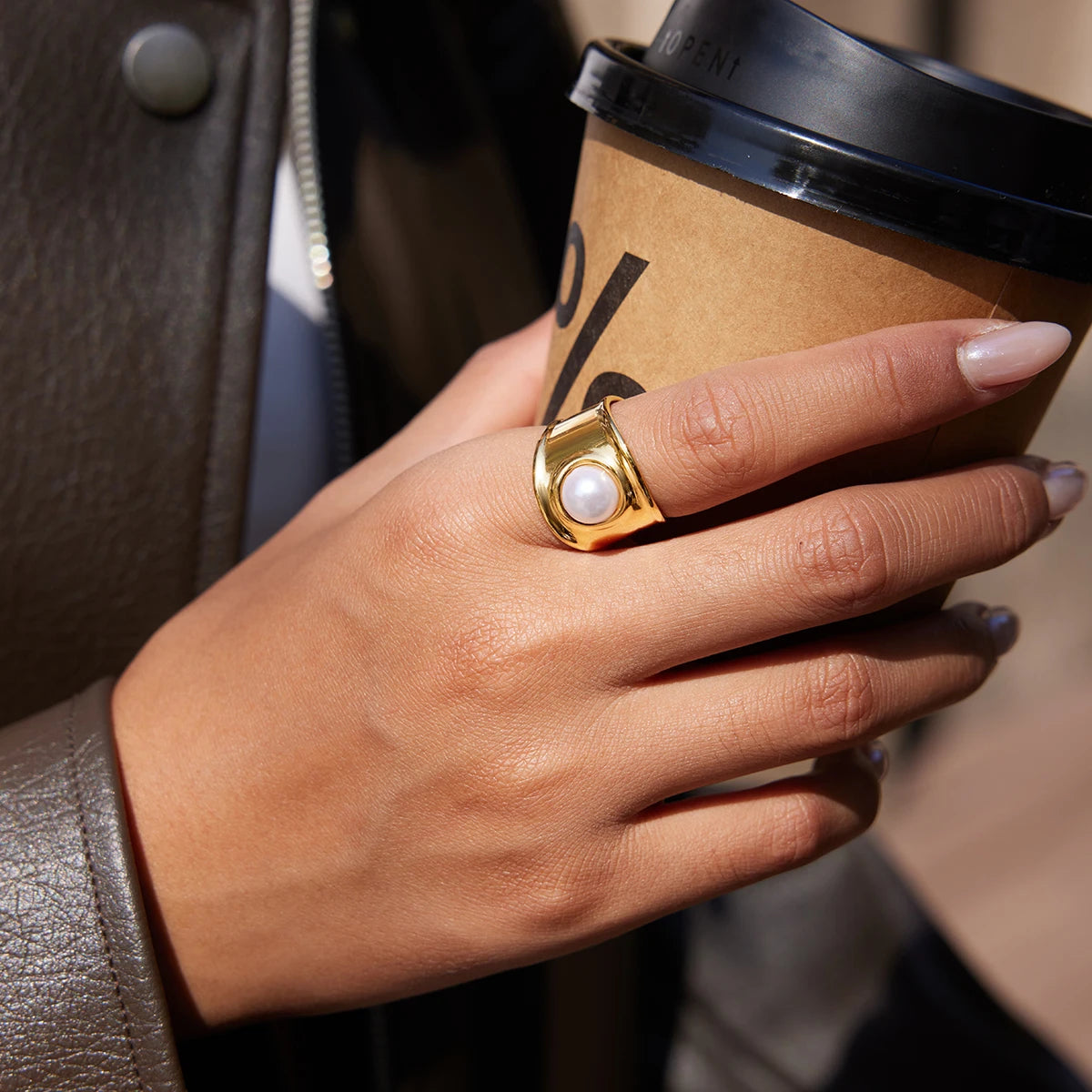 Kika classic Acrylic Pearl Wide-band Opening Ring